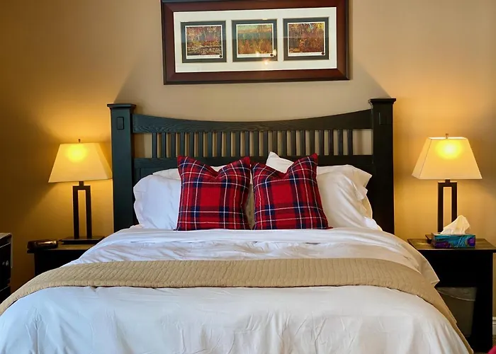 Quiet Hillside Studio - Wifi, Pool, Close To The Village